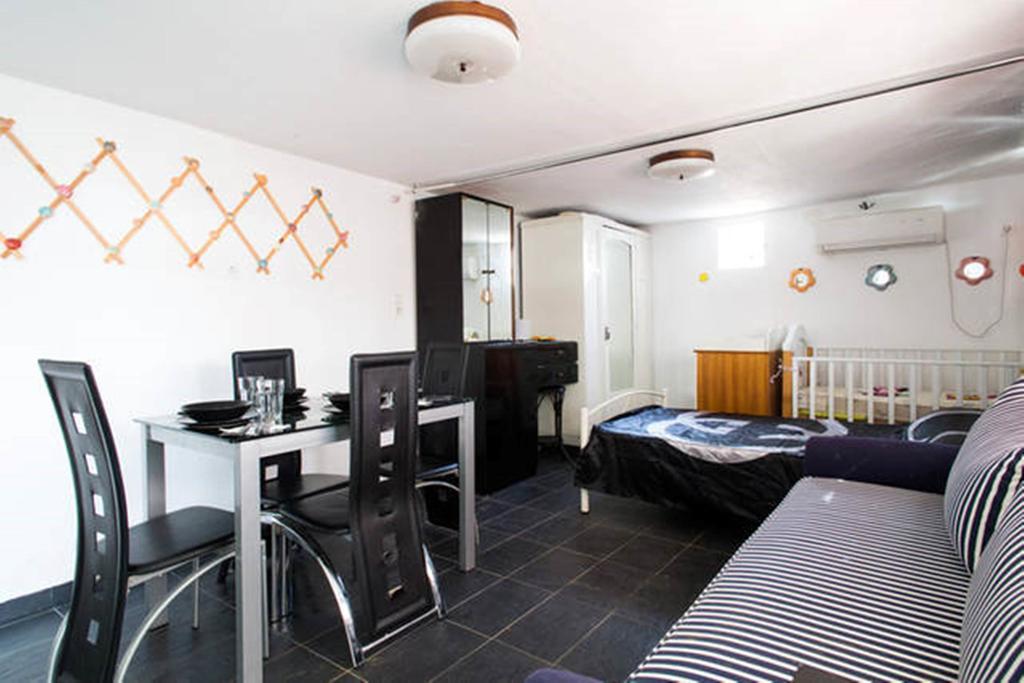 Wavedance Accommodation Salamis Exterior photo