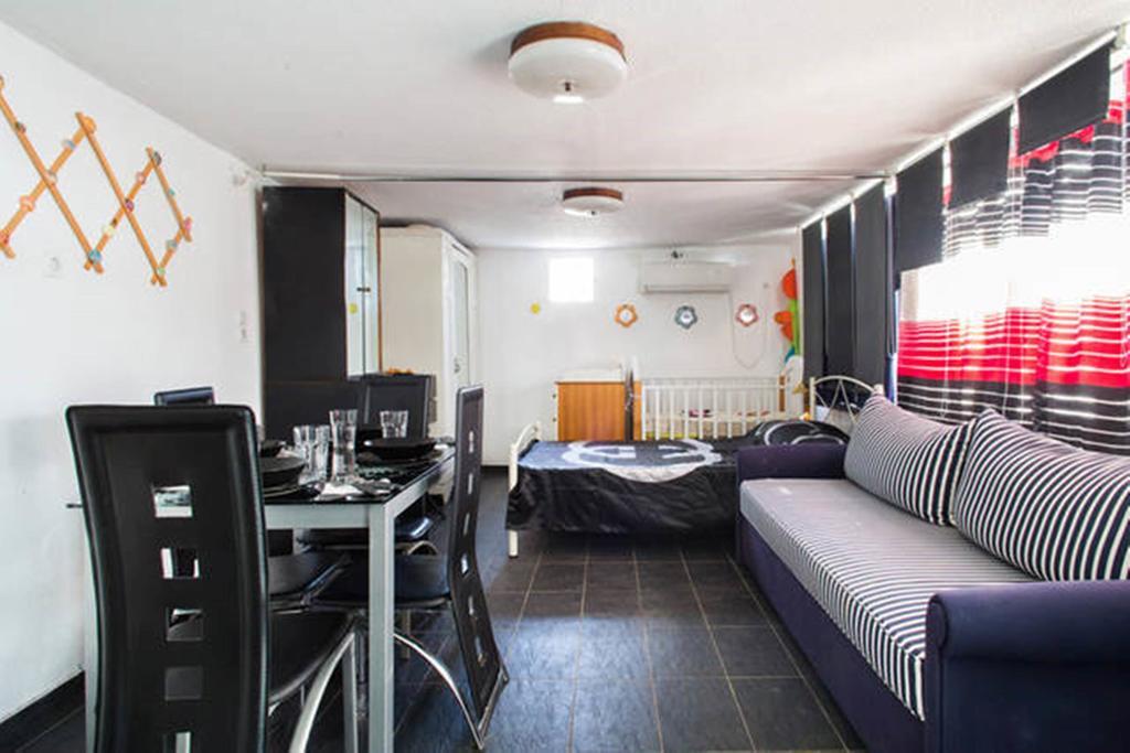Wavedance Accommodation Salamis Exterior photo