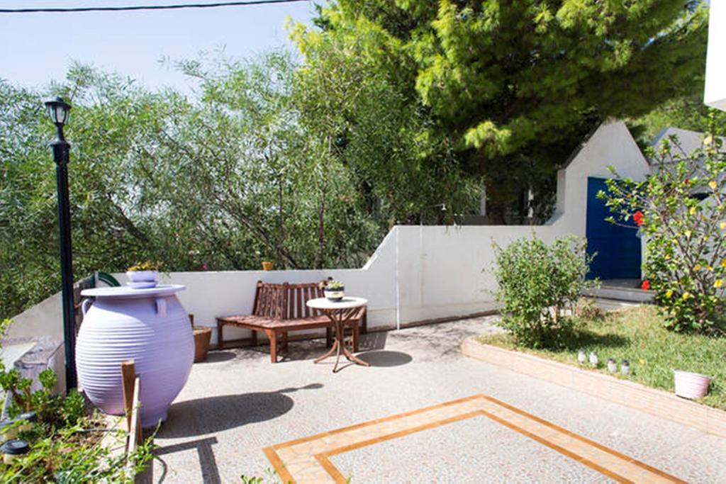 Wavedance Accommodation Salamis Exterior photo
