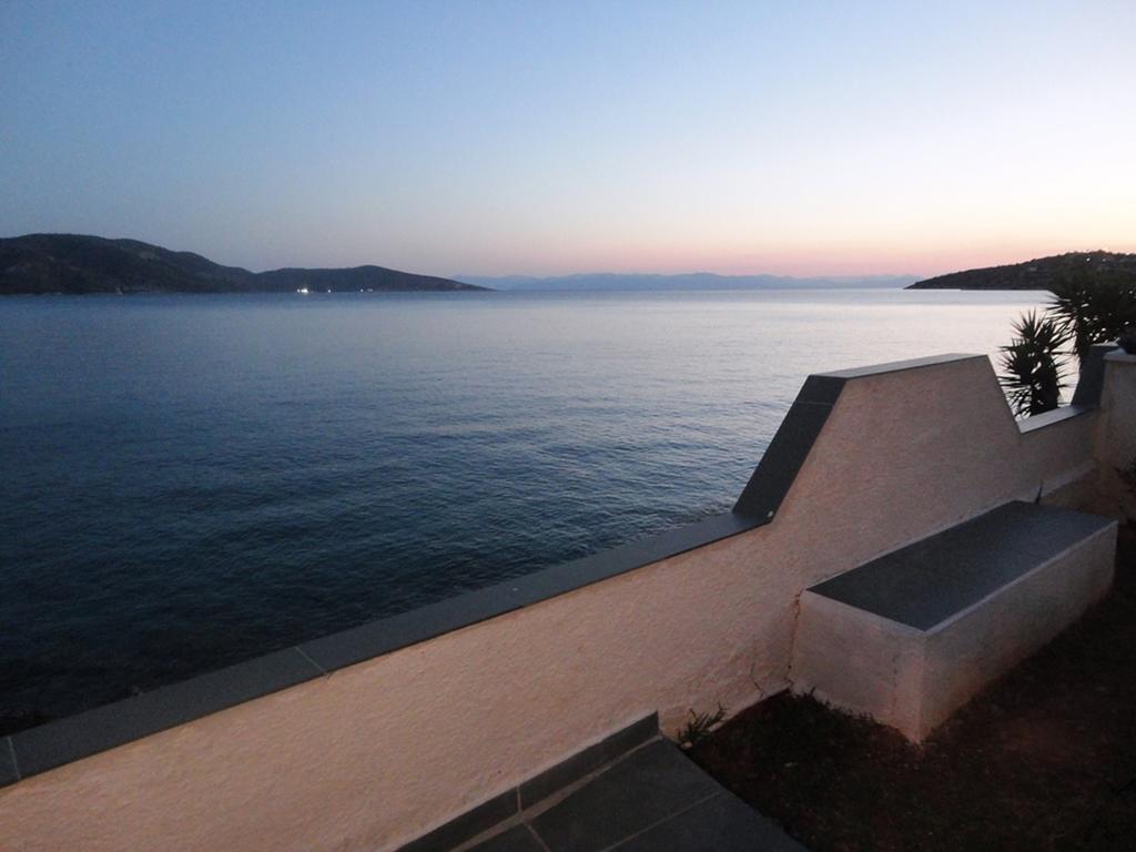 Wavedance Accommodation Salamis Exterior photo