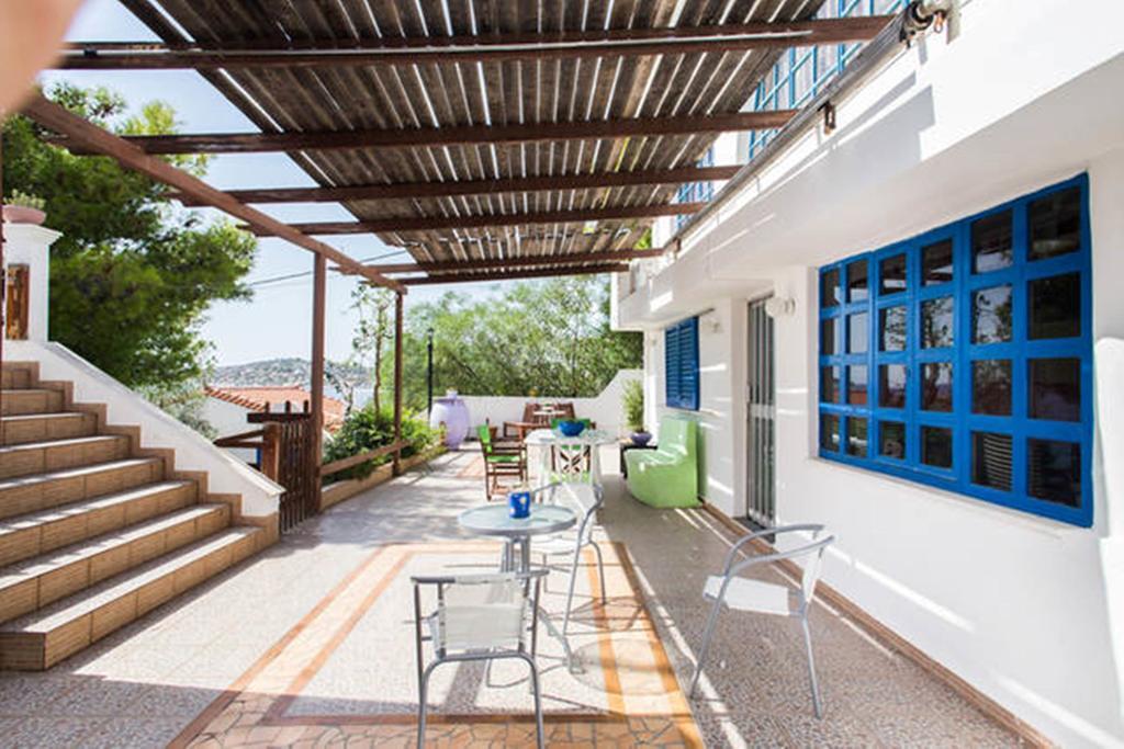 Wavedance Accommodation Salamis Exterior photo