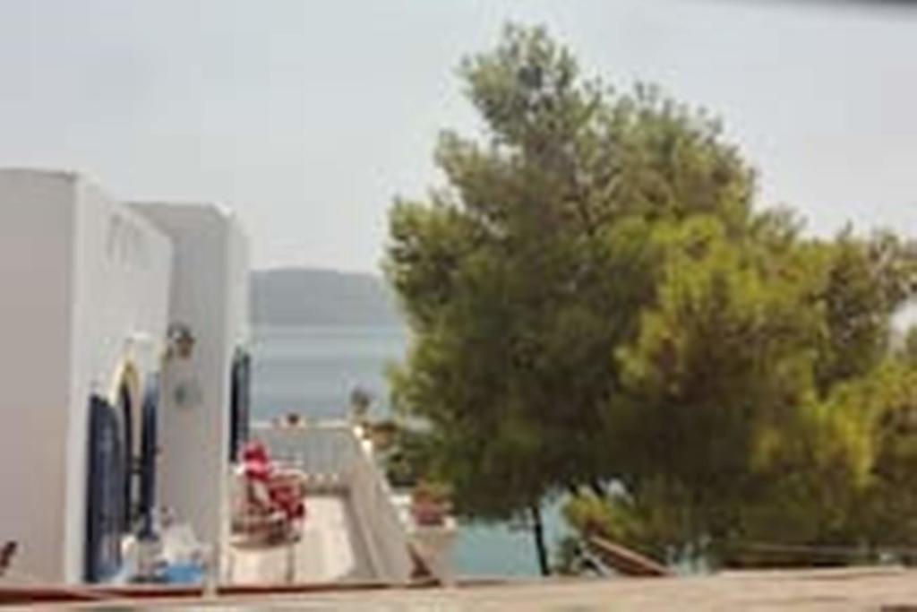 Wavedance Accommodation Salamis Exterior photo