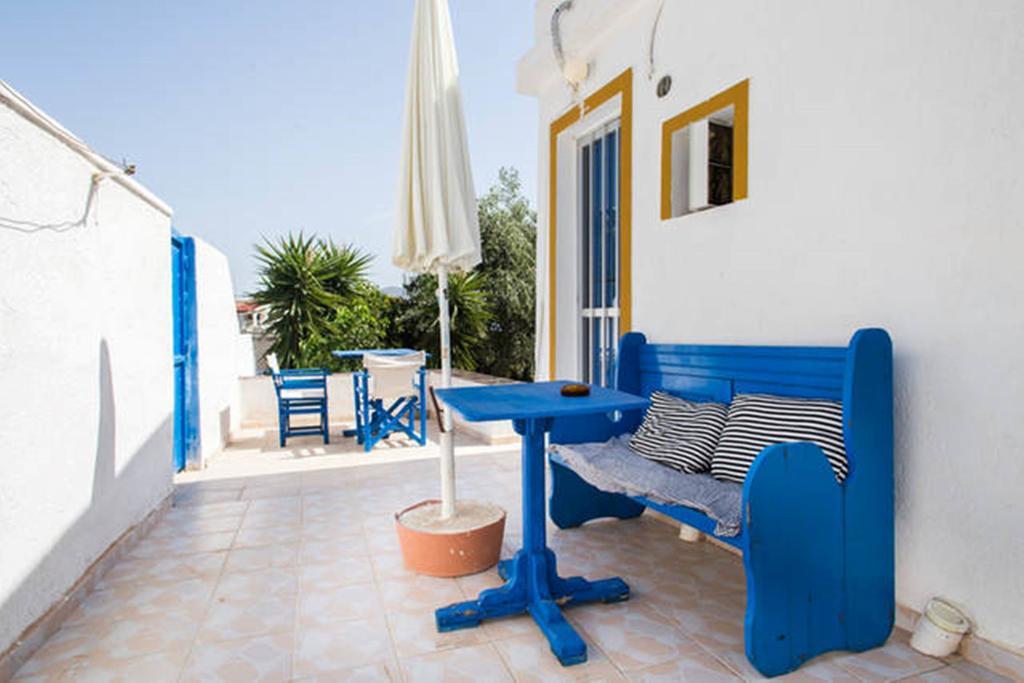 Wavedance Accommodation Salamis Exterior photo