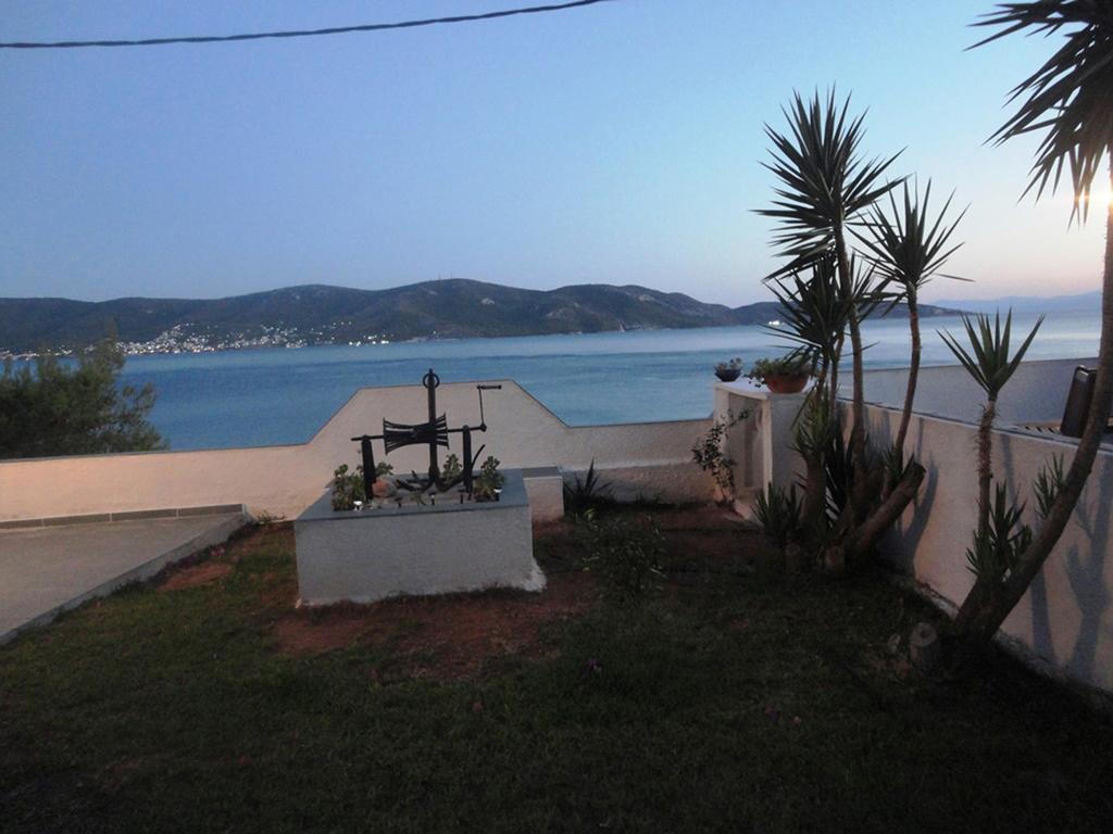Wavedance Accommodation Salamis Exterior photo