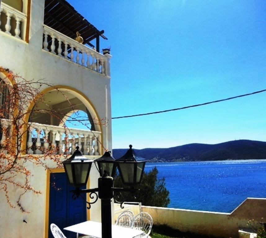Wavedance Accommodation Salamis Exterior photo