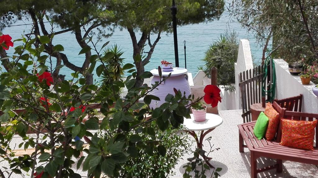 Wavedance Accommodation Salamis Exterior photo
